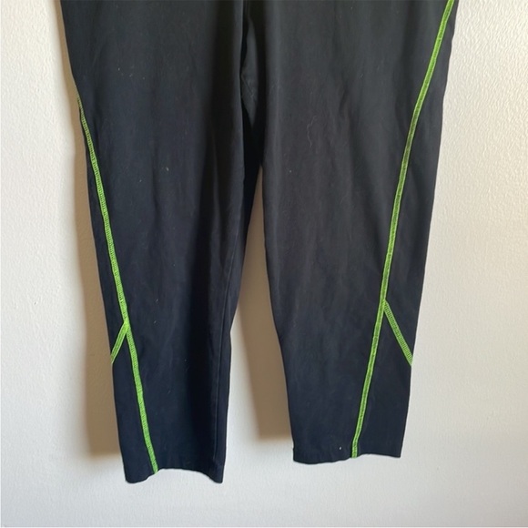 •PINK• Victoria's Secret Cropped Leggings - Picture 2 of 7